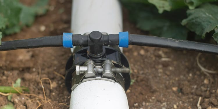 Raccords et accessoires pour l'irrigation de précision